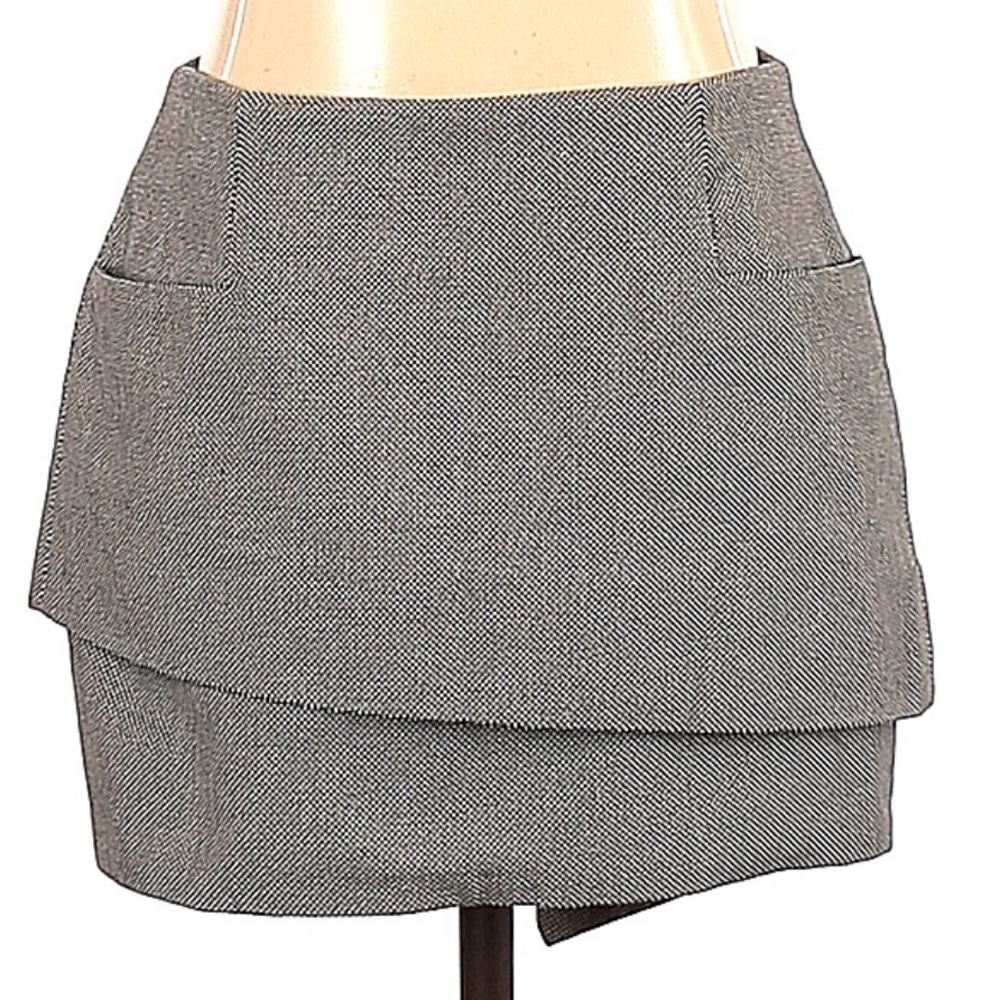 Acne skirt